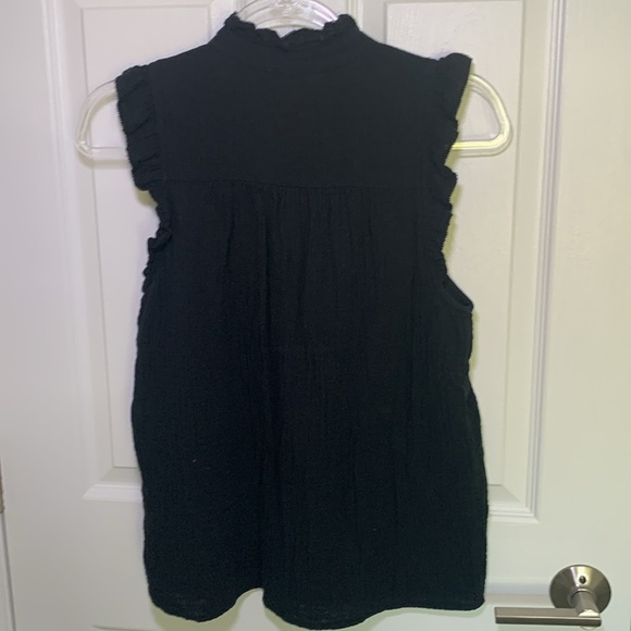 J Crew black sleeveless gauzy cotton top with ruffles and buttons - Picture 4 of 8